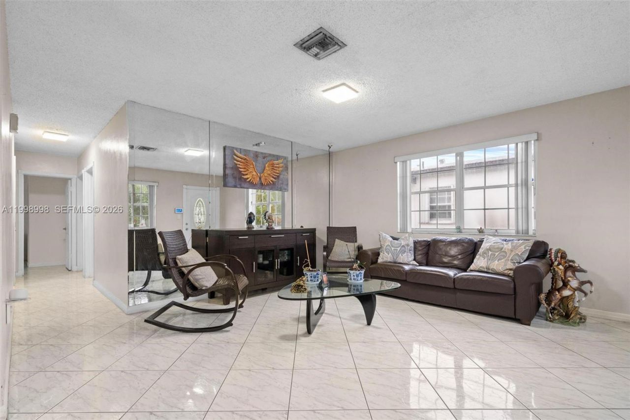 847 W 34th St , Hialeah, FL 33012 Photo