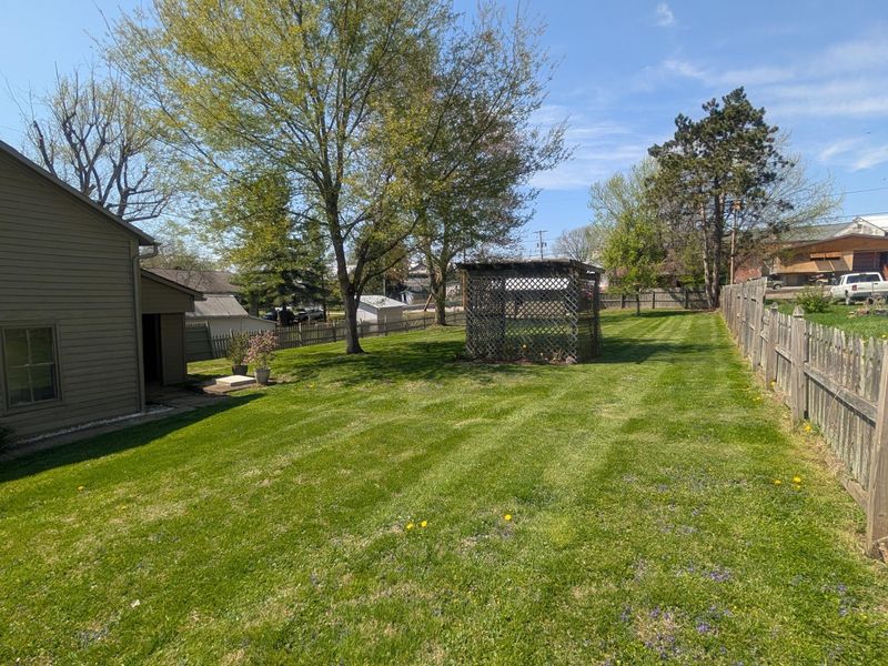 114 W Sheridan Avenue, Somerset, OH 43783 Photo 3