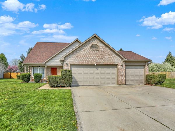 2002 Oakbrooke Court, Avon, IN 46123