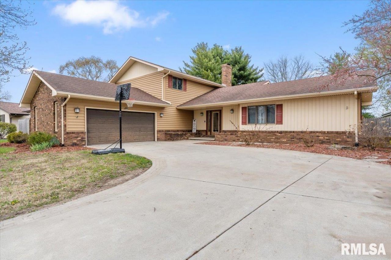 112 Landsdowne Drive, Sherman, IL 62684 Main Photo