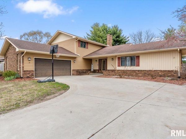 112 Landsdowne Drive, Sherman, IL 62684