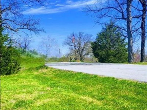 810 Whitcomb Woods Drive, Troy, MO 63379