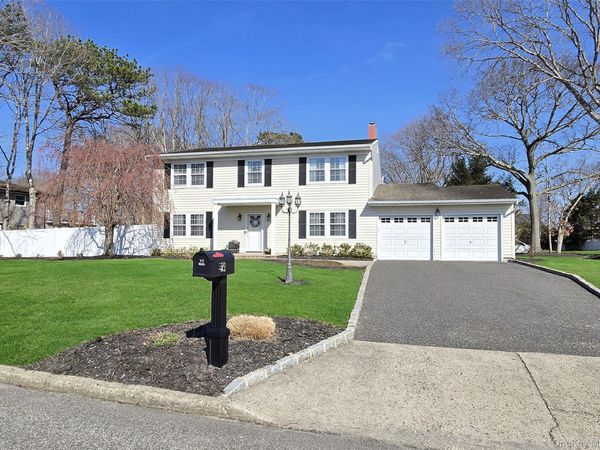 29 Loebel Street , Selden, NY 11784