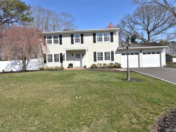 29 Loebel Street , Selden, NY 11784