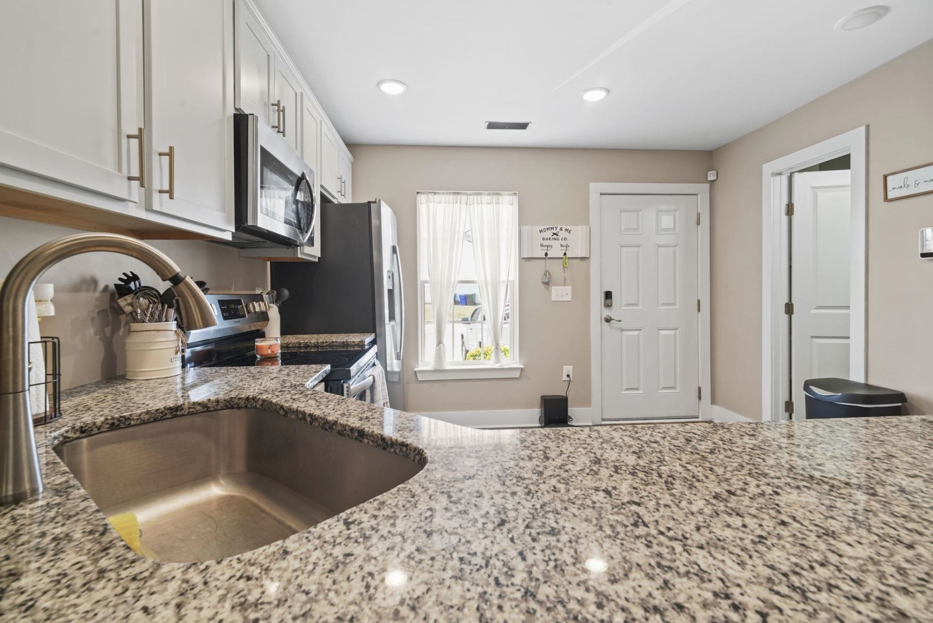 2724 Mercer Dr. Photo 8
