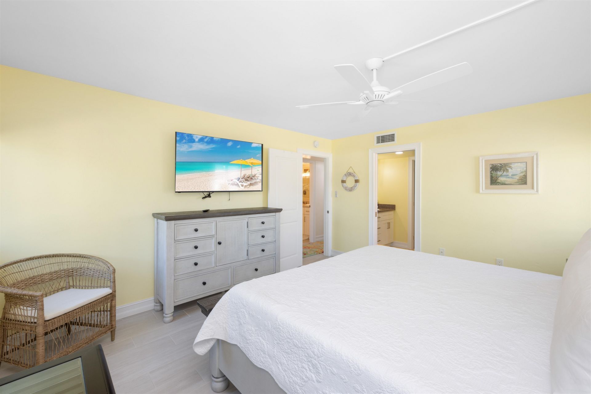 1341 Middle Gulf Dr, Unit 1A, Sanibel, FL 33957 Photo