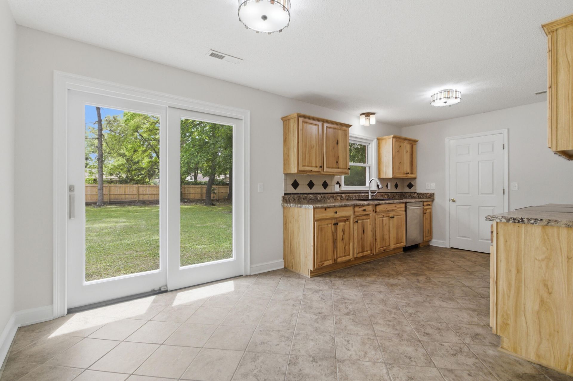 2415 Terrell Street Photo 18