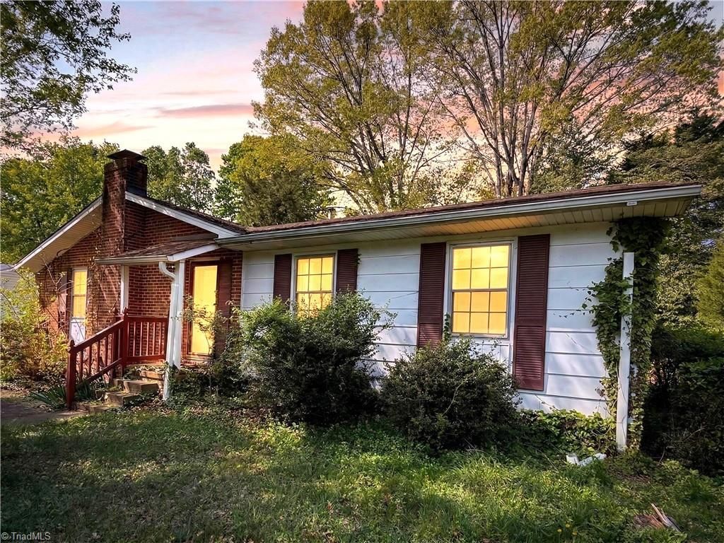 5401 Bayberry Lane, Greensboro, NC 27455 Main Photo