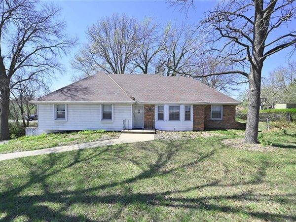 8510 N 9 Highway, Parkville, MO 64152