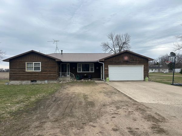303 N Clark Street, Ceylon, MN 56121