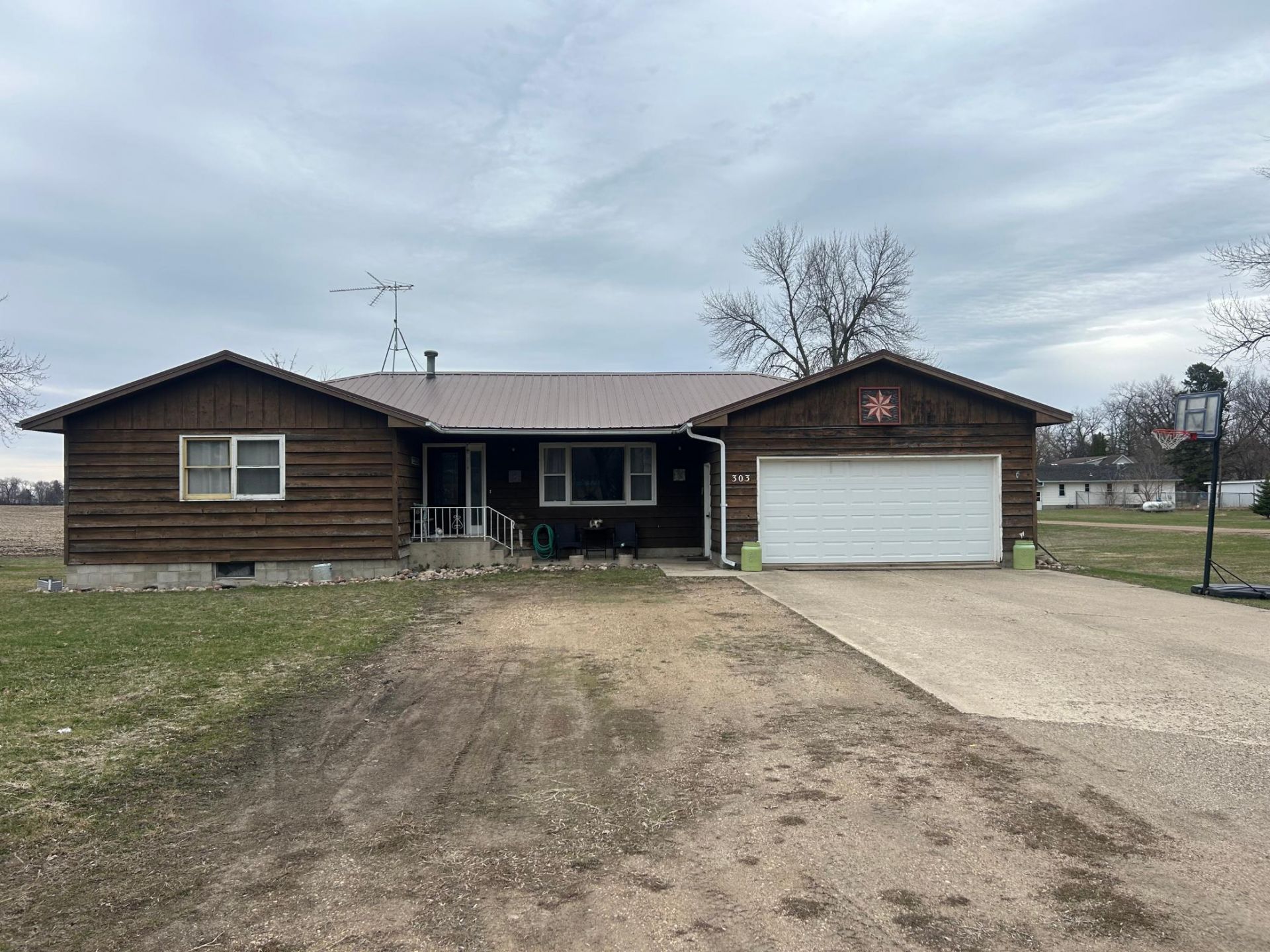 303 N Clark Street, Ceylon, MN 56121