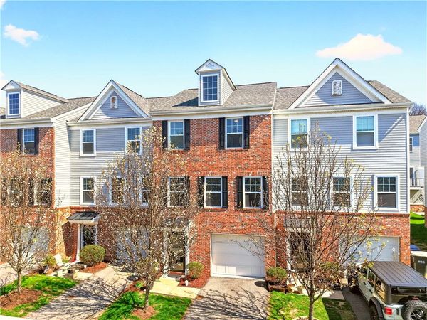 221 Faulk Dr, Warrendale, PA 15086