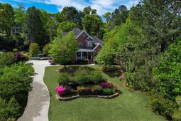 108 Fallen Oak Drive photo 4