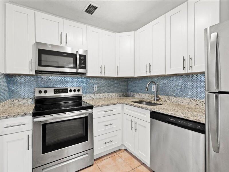 700 Layne Boulevard, Unit 316, Hallandale Beach, FL 33009 Photo