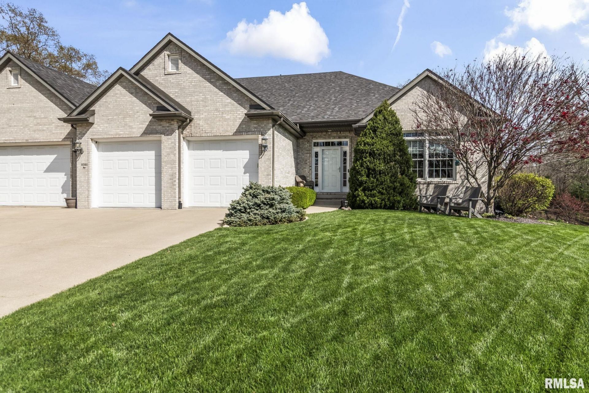 2321 Winners Circle, Springfield, IL 62702 Main Photo