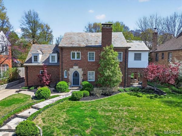 7801 Davis, St Louis, MO 63105