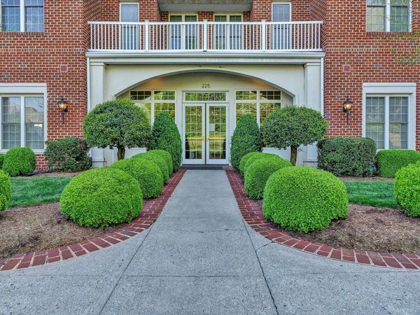 225 23rd ST SW, Unit 205, Roanoke, VA 24014