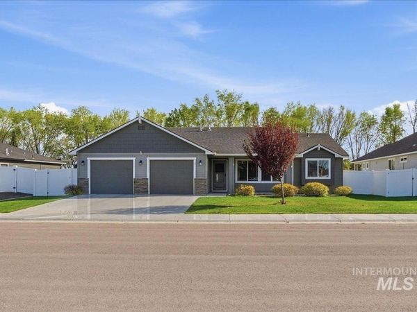 260 Stagecoach Ave, Fruitland, ID 83619