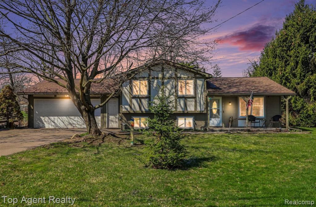 1010 Pelham Boulevard, Waterford Township, MI 48328 Main Photo