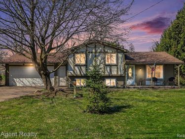 1010 Pelham Boulevard, Waterford Twp, MI 48328