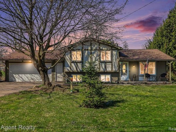 1010 Pelham Boulevard, Waterford Twp, MI 48328