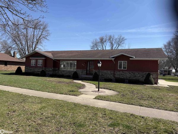 1902 E State Street, Algona, IA 50511