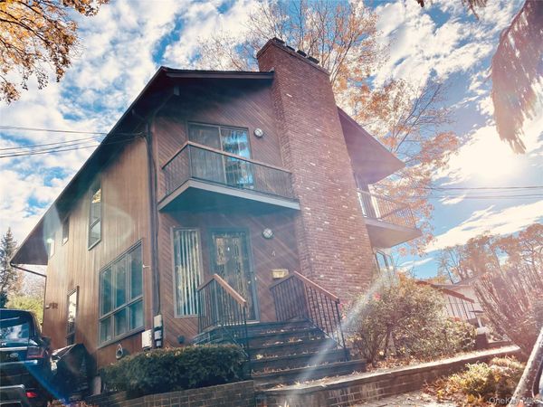 4 Avenue B , Port Washington, NY 11050