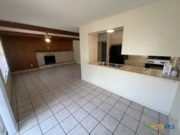 1002 Hillyer Street , Unit 1002, San Marcos, TX 78666