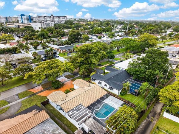 763 S Rainbow Dr, Hollywood, FL 33021