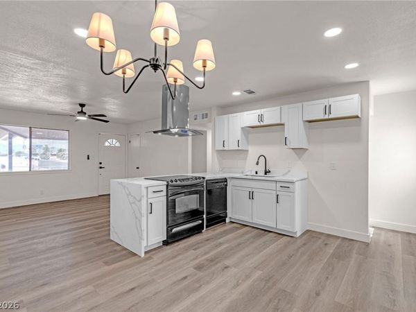 729 Van Ert Avenue , North Las Vegas, NV 89030