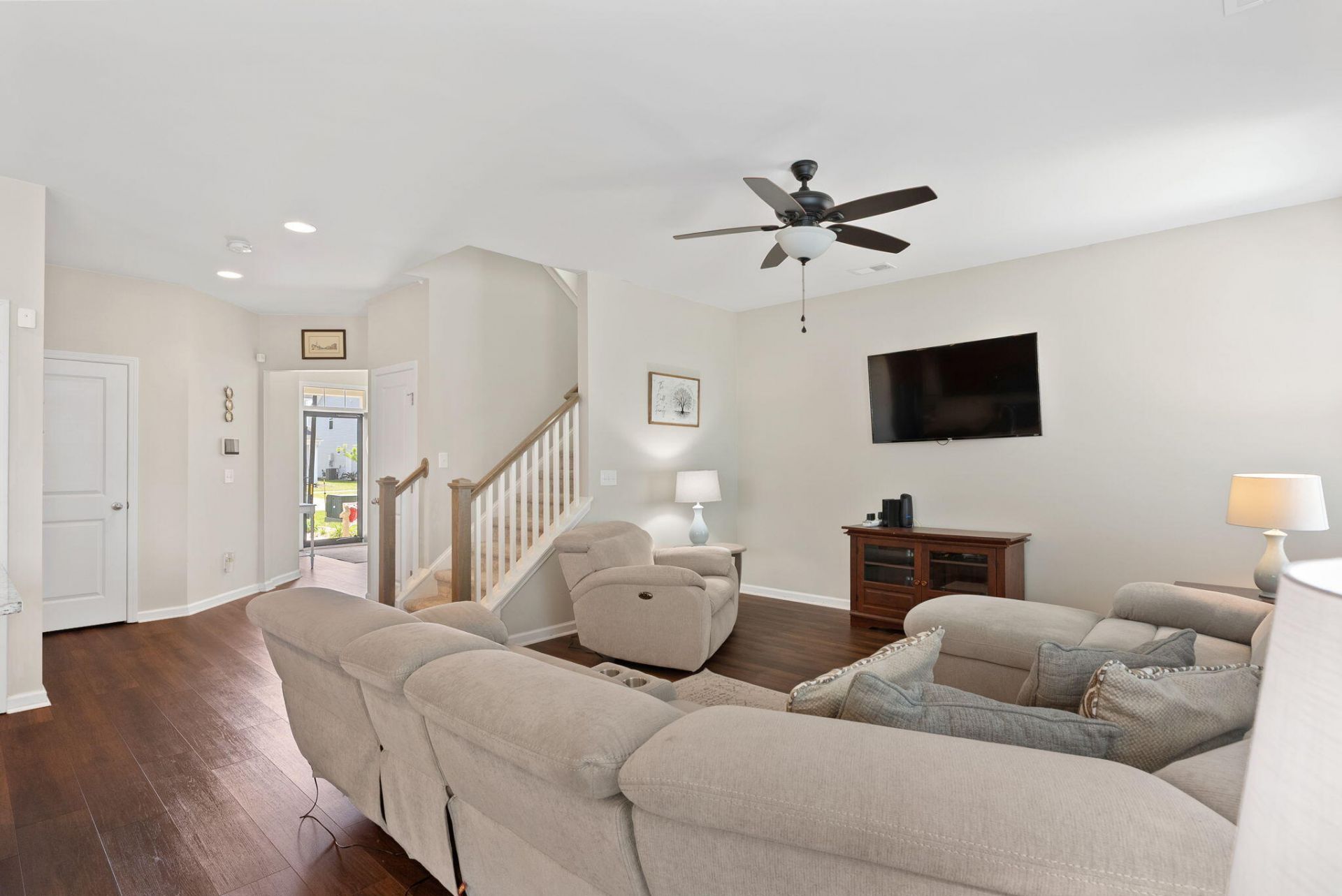 482 Spectrum Road Photo 9