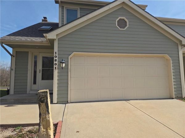 10801 W 116th Terrace, Overland Park, KS 66210