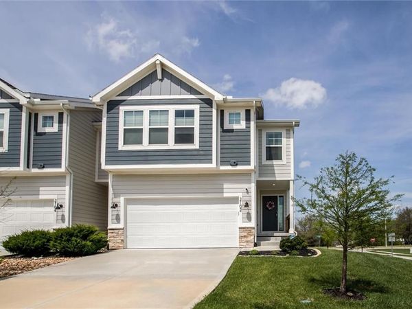 2102 SW Holdbrooks Drive, Lee's Summit, MO 64082