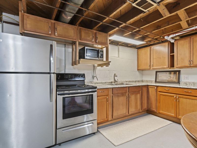 507 Agler Road , Columbus, OH 43230 Photo 33