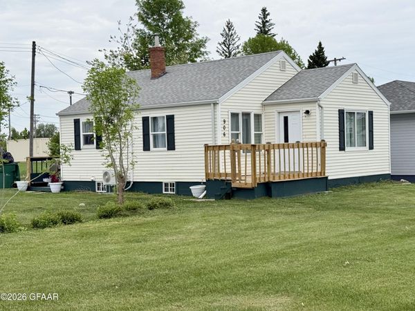 906 9TH ST Street, Langdon, ND 58249