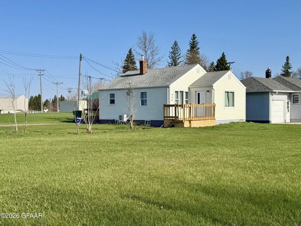 906 9TH ST Street, Langdon, ND 58249