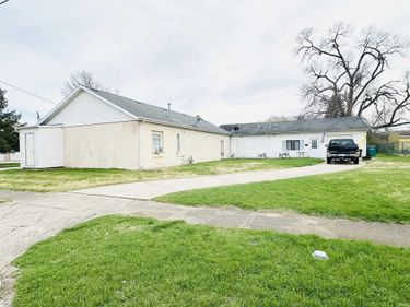 1009-1011 E Lawrence Street, Mishawaka, IN 46545