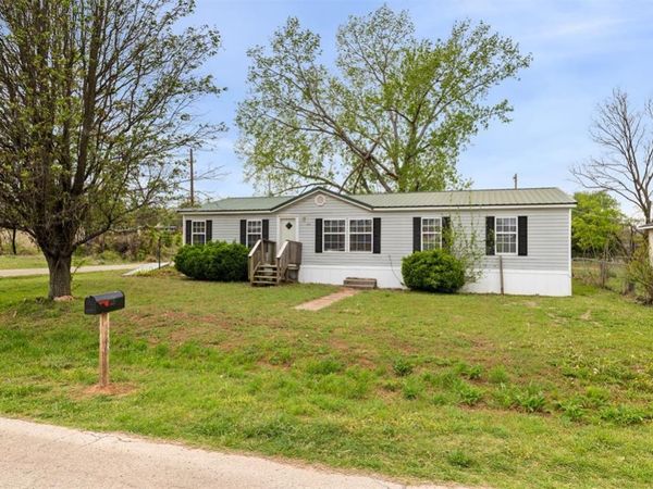 816 Oak Street, Maysville, OK 73057