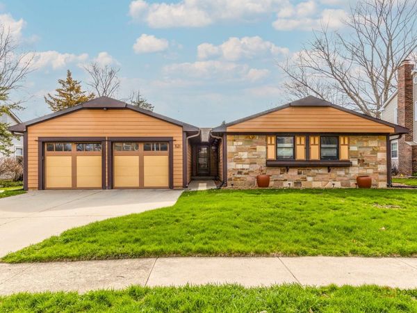 521 Castlewood Lane, Buffalo Grove, IL 60089