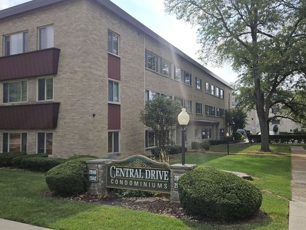 2640 Central Drive , Unit 1N, Flossmoor, IL 60422