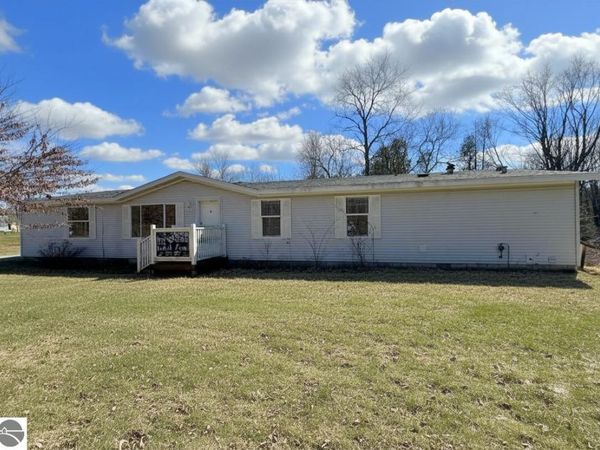 10389 Grant Avenue S, Clare, MI 48617