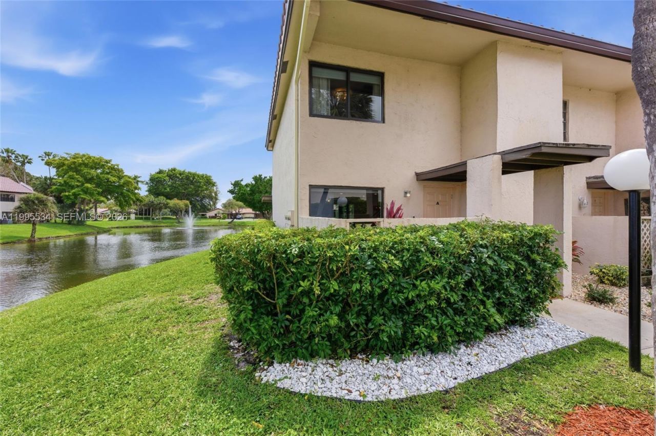 21160 Juego Cir, Unit 13A, Boca Raton, FL 33433 Photo