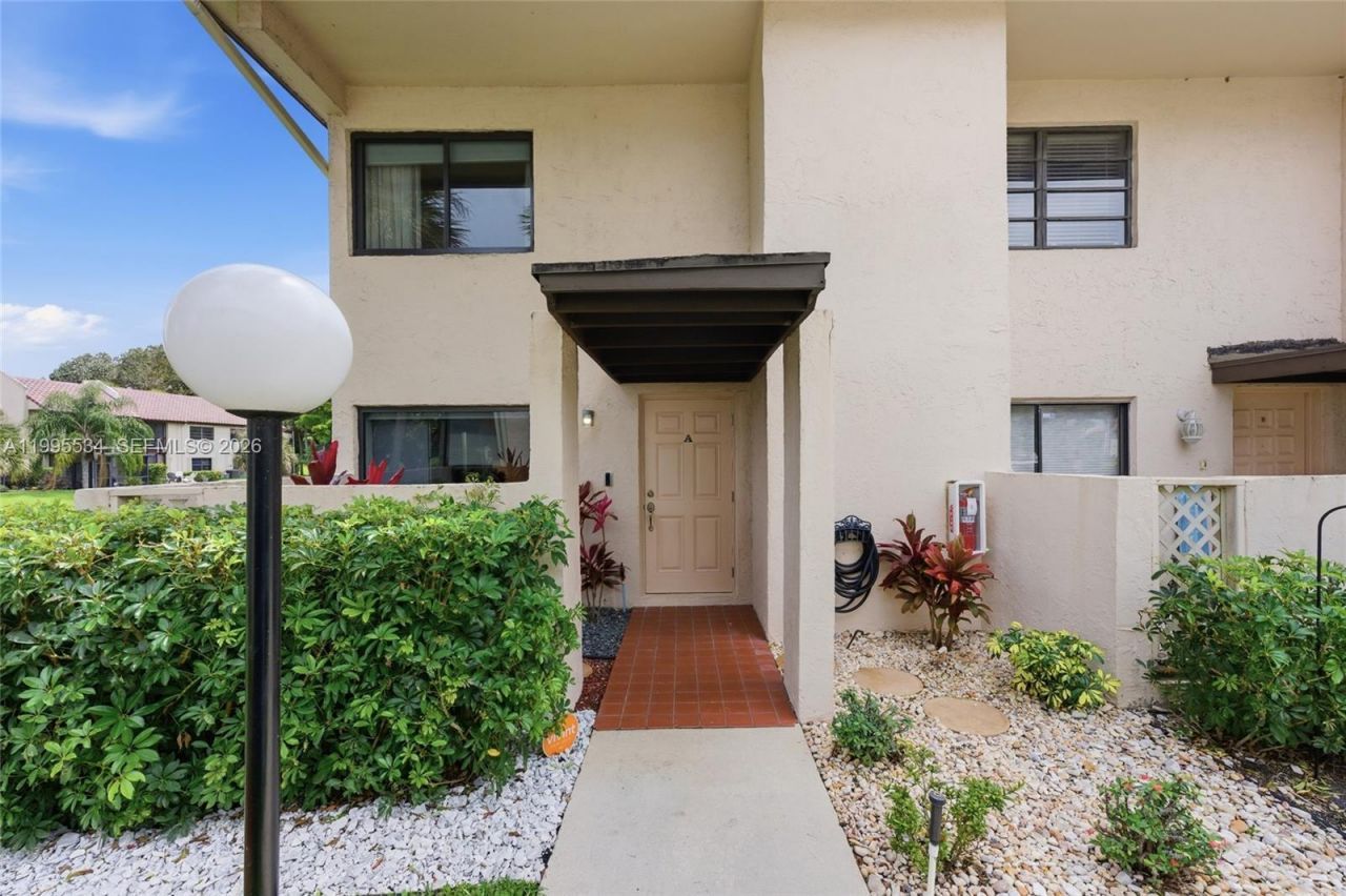 21160 Juego Cir, Unit 13A, Boca Raton, FL 33433 Photo