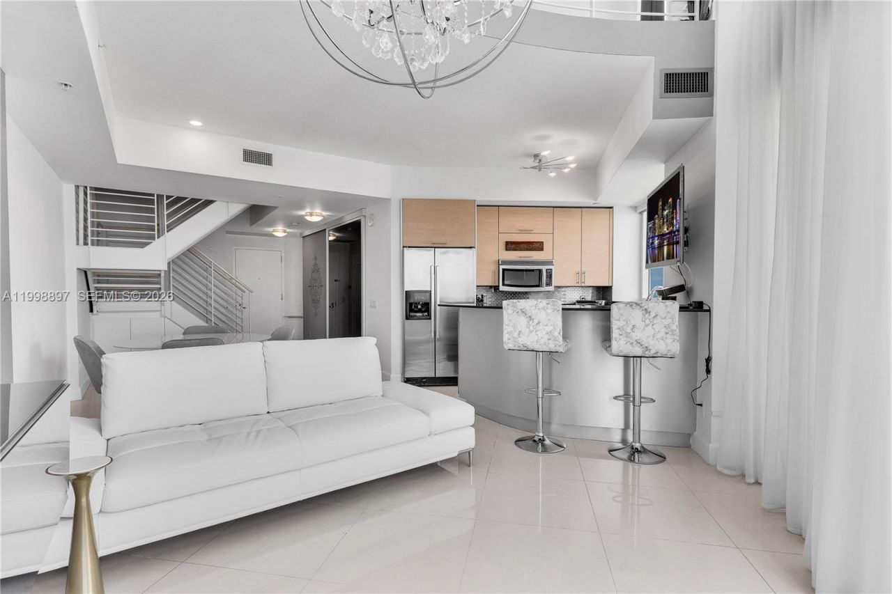 60 SW 13th St, Unit 4818, Miami, FL 33130 Photo