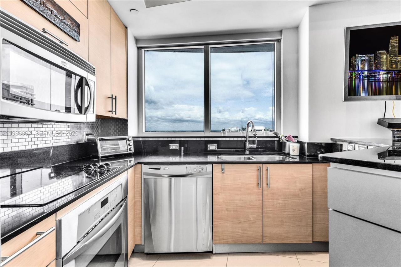 60 SW 13th St, Unit 4818, Miami, FL 33130 Photo