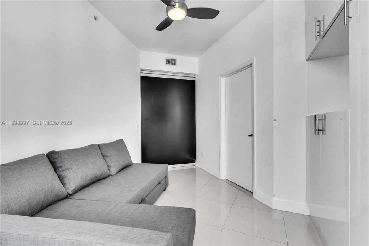 60 SW 13th St, Unit 4818, Miami, FL 33130 Photo