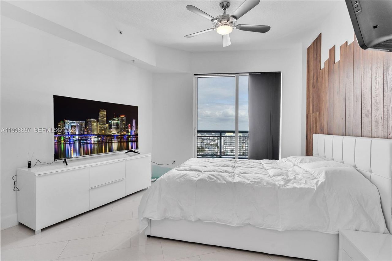 60 SW 13th St, Unit 4818, Miami, FL 33130 Photo