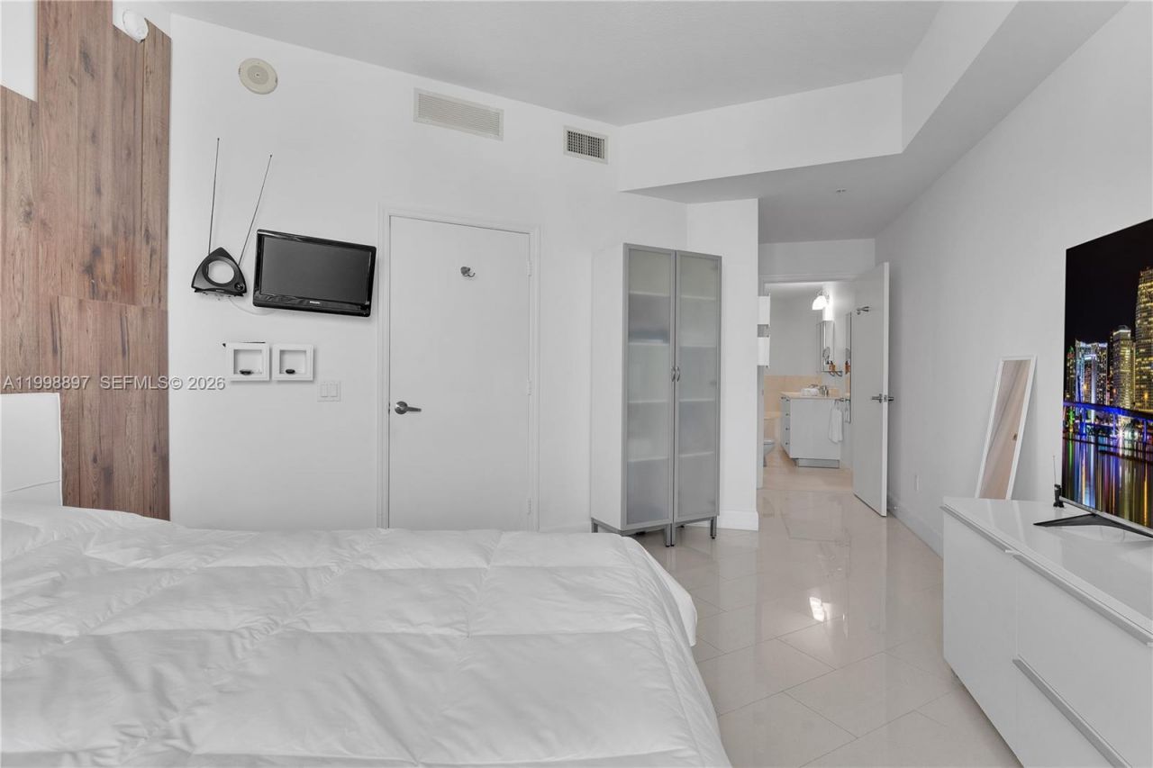 60 SW 13th St, Unit 4818, Miami, FL 33130 Photo