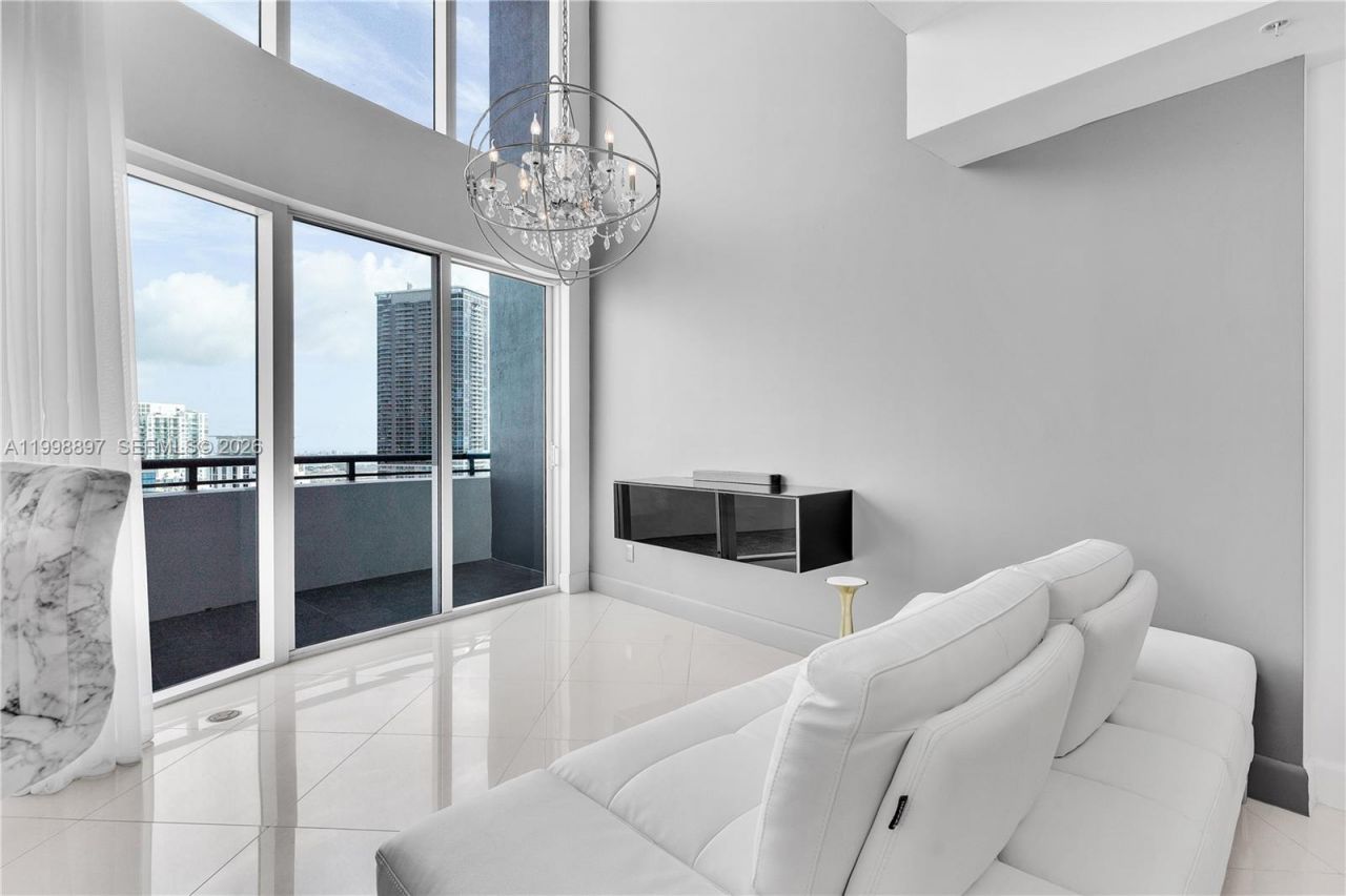 60 SW 13th St, Unit 4818, Miami, FL 33130 Photo