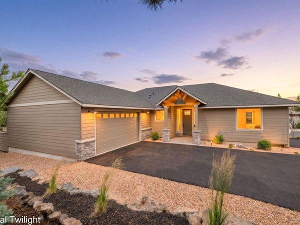 623 Goshawk Drive, Redmond, OR 97756